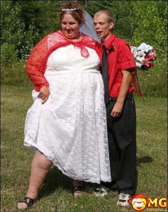 fat-skinny-ugly-wedding-couple